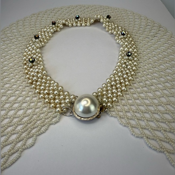 1950s faux pearl bib necklace - Picture 4 of 7